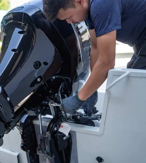 entretien de moteur de bateau
